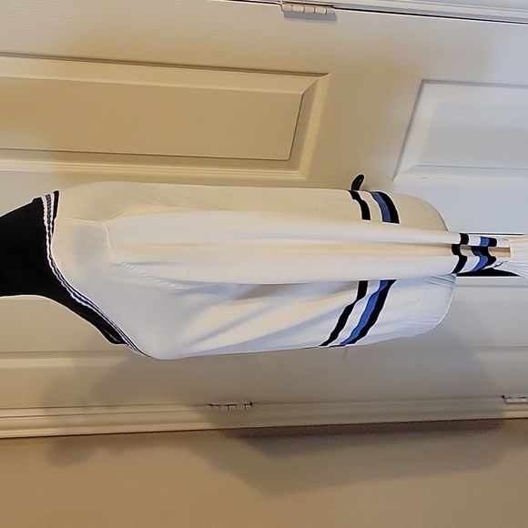 Pop Sugar V-Neck Sweater - White with Blue Accents Size M - Picture 8 of 8